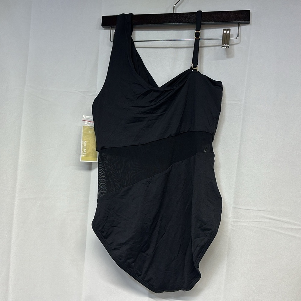 Michael Kors black
Stunning adjustable removable strap one piece swimsuit 12 - Picture 6 of 12
